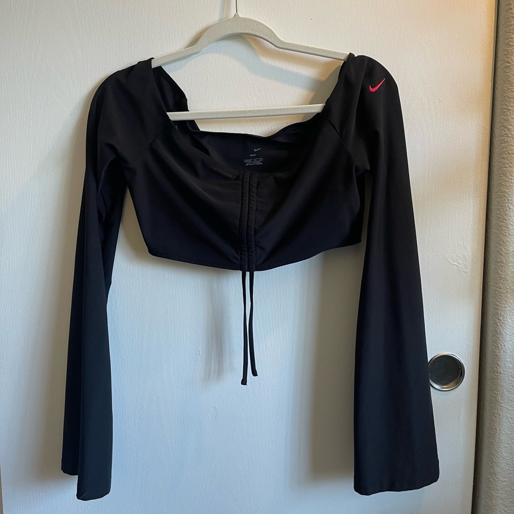 BLACK NIKE DRI FIT LONGSLEEVE CROP TOP 💕